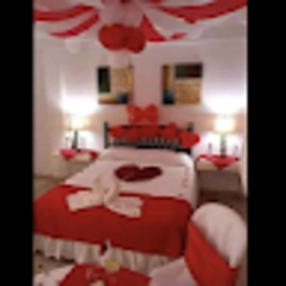 Meet your Posher, Josefa - Picture 1 of 1